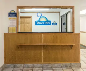 Photo 2 - Days Inn by Wyndham Stoughton WI.