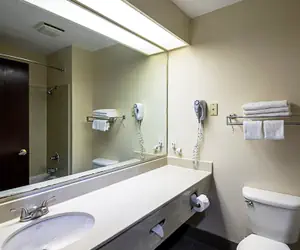 Photo 2 - Red Roof Inn San Marcos