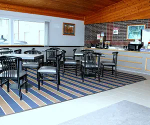 Photo 2 - Super 8 by Wyndham Missouri Valley