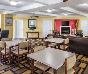 Photo 2 - Econo Lodge Byron