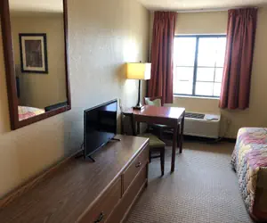 Photo 4 - Days Inn by Wyndham Iron Mountain