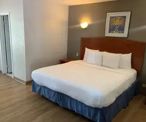 Photo 5 - Days Inn by Wyndham Elmsford / White Plains