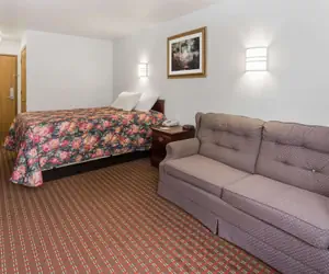 Photo 5 - Days Inn by Wyndham Stoughton WI.