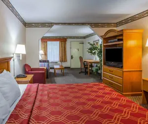 Photo 2 - Econo Lodge Villa Rica