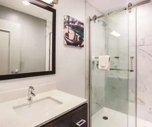 Photo 5 - La Quinta Inn & Suites by Wyndham Baltimore Downtown