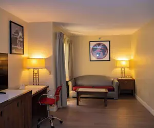 Photo 5 - Ramada Plaza by Wyndham Garden Grove/Anaheim South