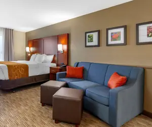 Photo 5 - Comfort Suites Oshkosh