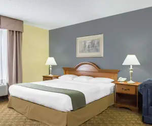 Photo 5 - Days Inn by Wyndham Selma