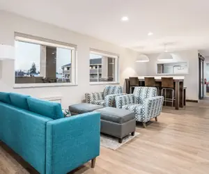 Photo 3 - Clarion Pointe East Lansing University Area