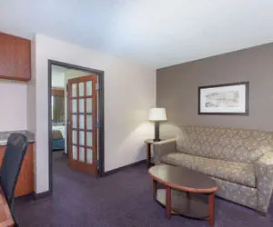 Photo 4 - AmericInn by Wyndham Hutchinson