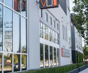 Photo 2 - BLVD Hotel & Studios- Walking Distance to Universal Studios Hollywood