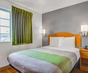 Photo 5 - Studio 6 Opelika, AL - Auburn Al