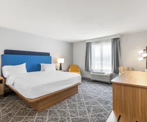 Photo 5 - Hampton Inn & Suites New Castle