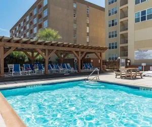 Photo 2 - Charming 1 Bedroom, 3 Minute Walk To The Beach Condo by RedAwning