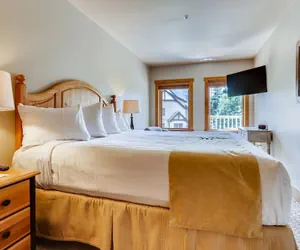 Photo 3 - Premier Red Hawk Lodge 2 Br~walk To Slopes~kids Ski Free 2 Bedroom Condo by RedAwning