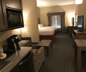 Photo 4 - Holiday Inn Express & Suites Fredericksburg by IHG