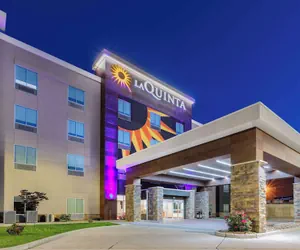 Photo 2 - La Quinta Inn & Suites by Wyndham Jackson/Cape Girardeau