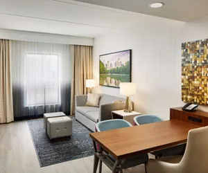 Photo 5 - Embassy Suites by Hilton Atlanta Airport North