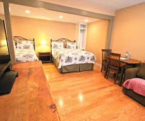 Photo 5 - Peach Tree Inn & Suites