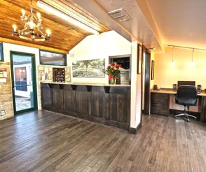 Photo 3 - Peach Tree Inn & Suites