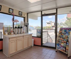 Photo 3 - Flamingo Motel