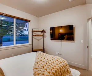 Photo 5 - Old Town Swank - Brand New to Brewery District!