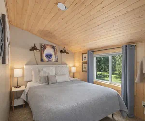 Photo 3 - Camp David 1 Bedroom Home by NW Comfy Cabins