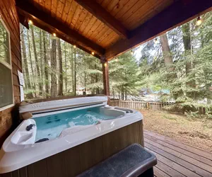 Photo 2 - Chipmunk Lodge 2 Bedroom Home by NW Comfy Cabins by RedAwning