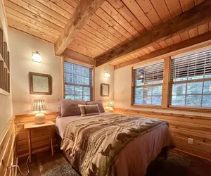 Photo 3 - Chipmunk Lodge 2 Bedroom Home by NW Comfy Cabins by RedAwning