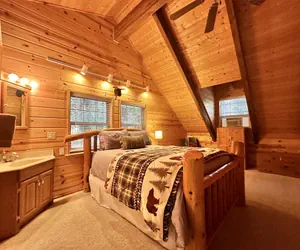 Photo 5 - Chipmunk Lodge 2 Bedroom Home by NW Comfy Cabins by RedAwning