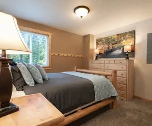 Photo 3 - Cascades Adventure Cabin 2 Bedroom Home by NW Comfy Cabins by RedAwning
