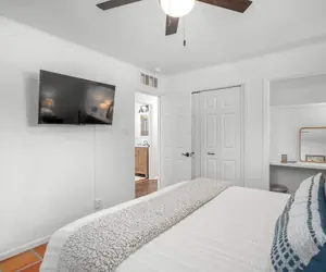 Photo 3 - Pecan Retreat-half Mile to Main