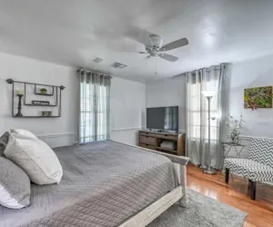 Photo 5 - Charming Cottage Near Main With Patio&firepit!!