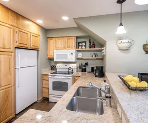 Photo 5 - Cimarron Lodge 33 2 Bedroom Condo by RedAwning