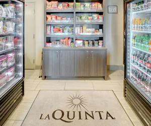 Photo 3 - La Quinta Inn & Suites by Wyndham Las Vegas Nellis