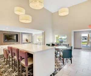 Photo 5 - La Quinta Inn & Suites by Wyndham Las Vegas Nellis