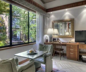 Photo 3 - Dinah's Garden Hotel