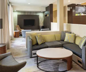 Photo 2 - Courtyard by Marriott Orlando Airport