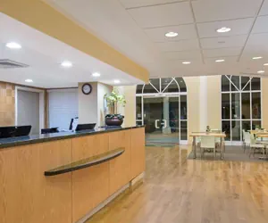 Photo 5 - La Quinta Inn & Suites by Wyndham Sunrise