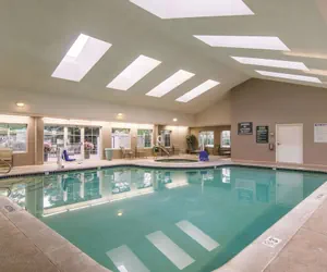 Photo 2 - La Quinta Inn & Suites by Wyndham Denver Airport DIA