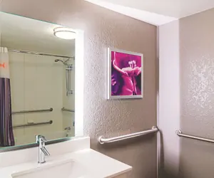 Photo 5 - La Quinta Inn & Suites by Wyndham Denver Airport DIA