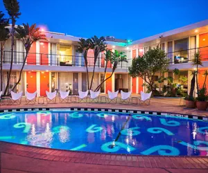 Photo 2 - The Phoenix Hotel