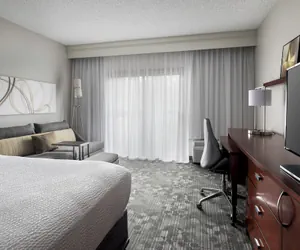 Photo 4 - Courtyard by Marriott Lincroft Red Bank