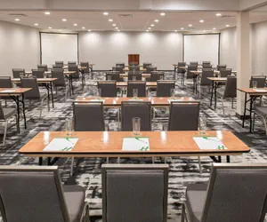 Photo 2 - Holiday Inn: Portland- I-5 S (Wilsonville) by IHG