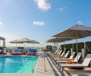 Photo 2 - Montrose at Beverly Hills