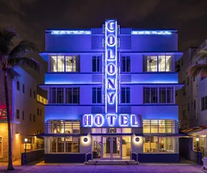 Photo 2 - The Colony Hotel