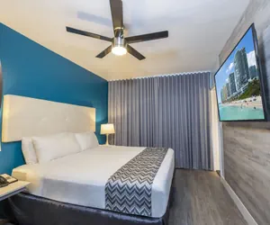 Photo 4 - The Colony Hotel