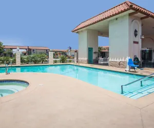 Photo 2 - Days Inn by Wyndham Anaheim Near the Park