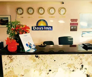 Photo 3 - Days Inn by Wyndham Anaheim Near the Park