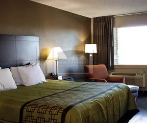 Photo 4 - Brentwood Inn & Suites